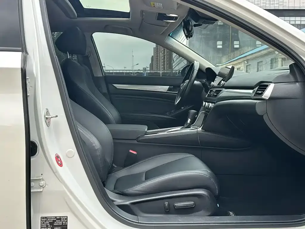 Honda Accord — фото 6