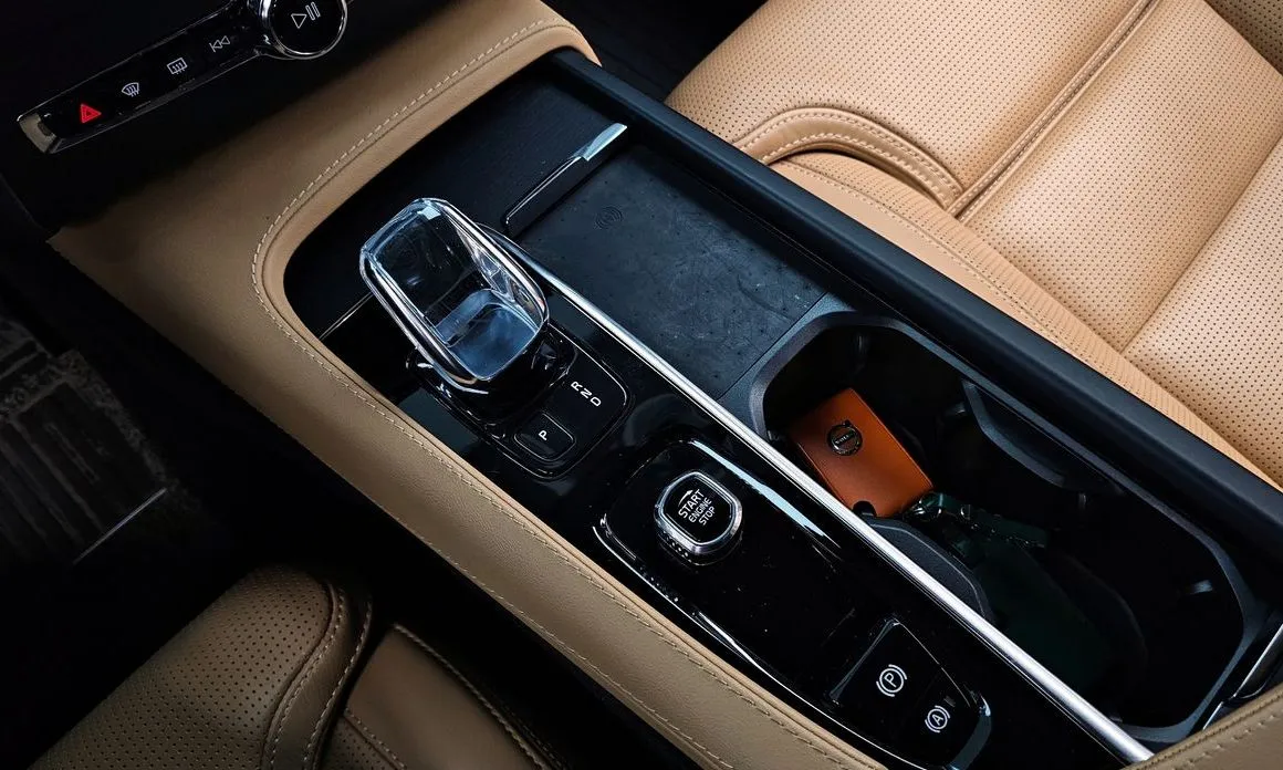 Volvo XC90 — фото 10