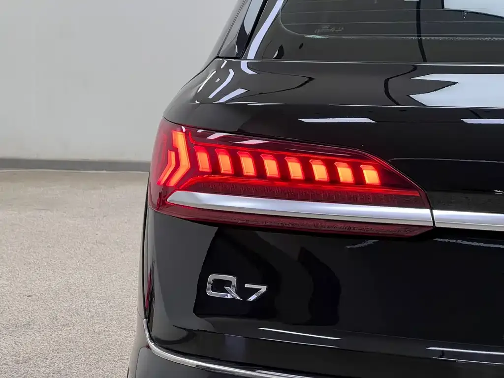 Audi Q7 — фото 7
