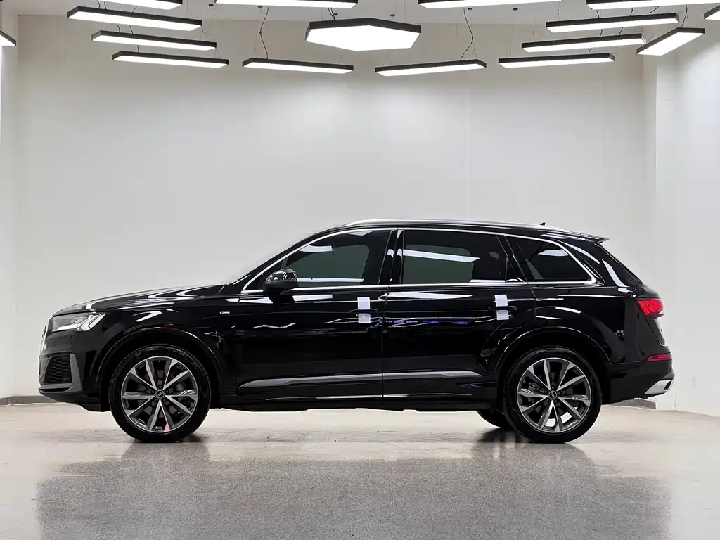 Audi Q7 — фото 8