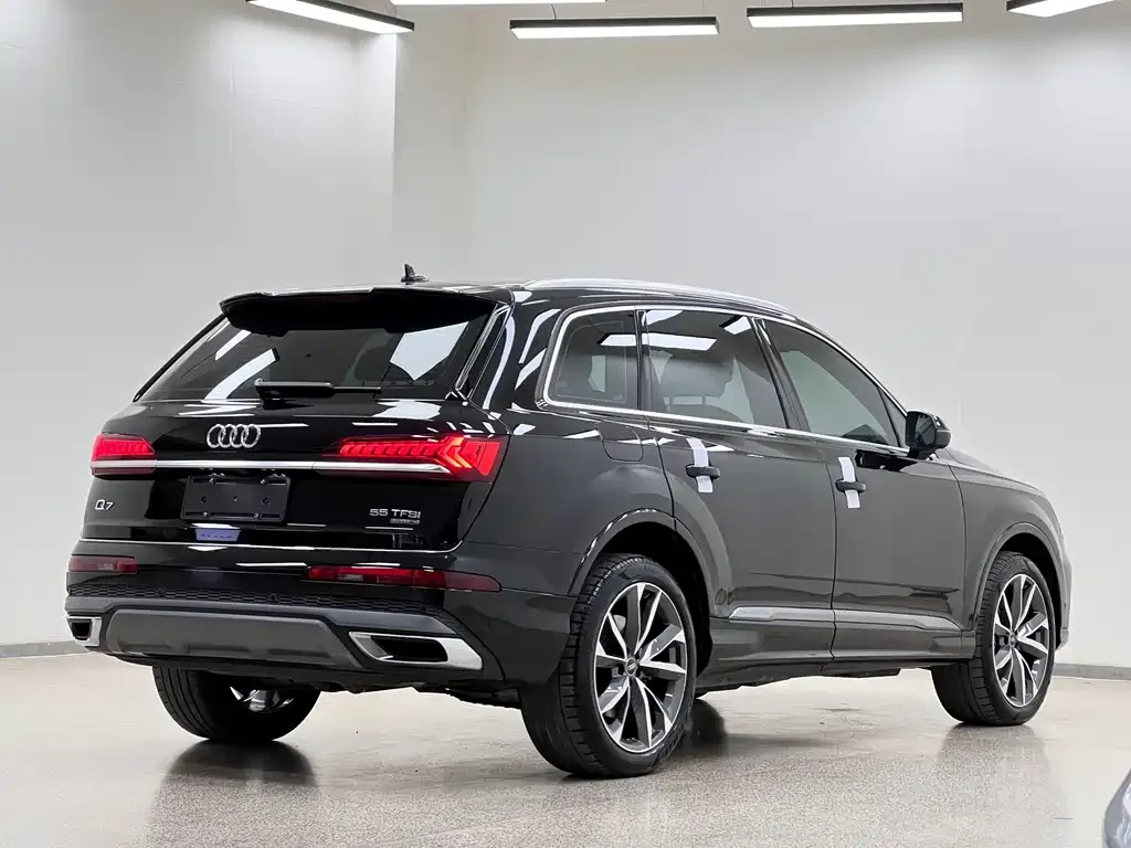 Audi Q7 — фото 6