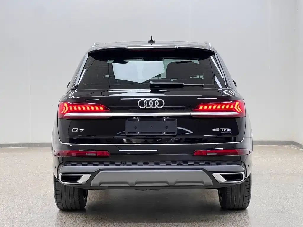 Audi Q7 — фото 9