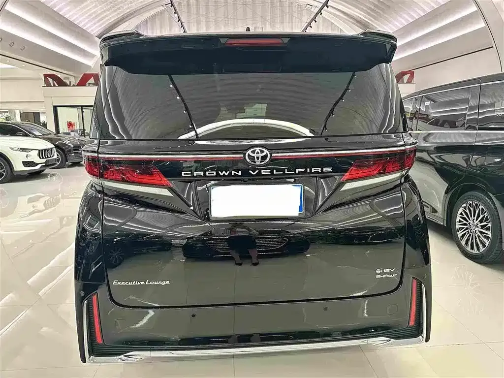 Toyota Vellfire — фото 9