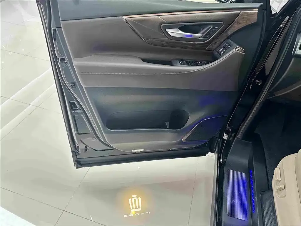 Toyota Vellfire — фото 7