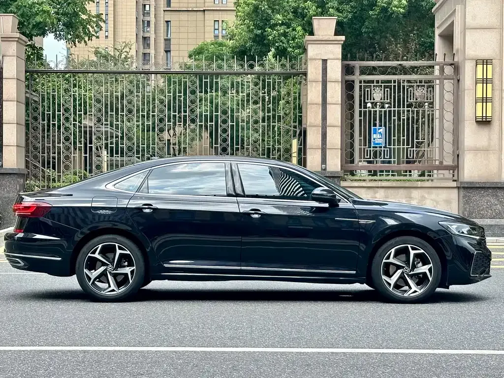 Volkswagen Passat — фото 10