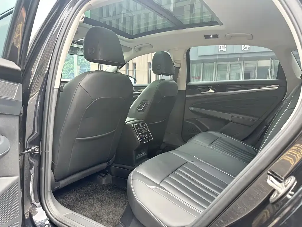 Volkswagen Passat — фото 7