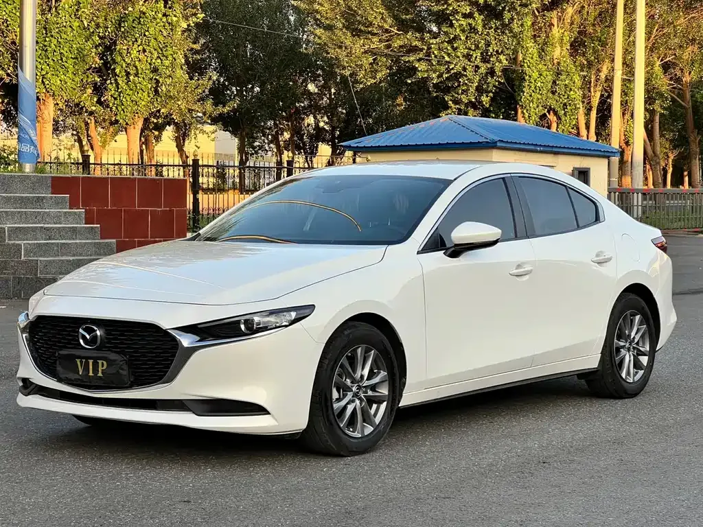 Mazda 3 Axela — фото 1