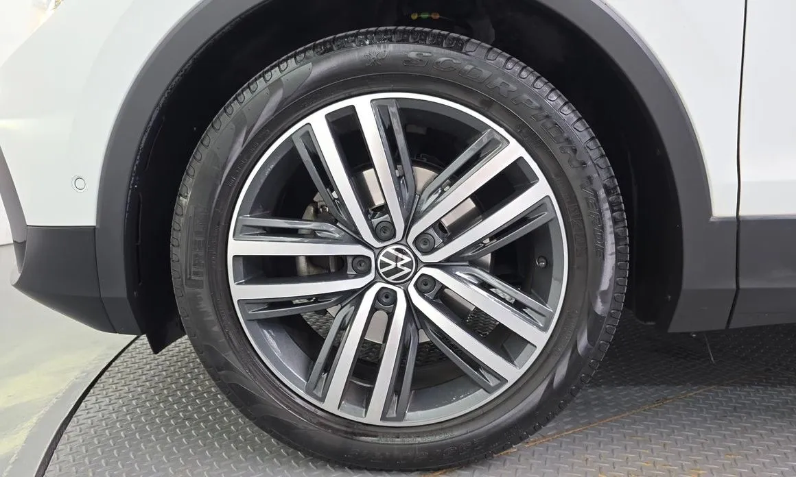 Volkswagen Tiguan — фото 6