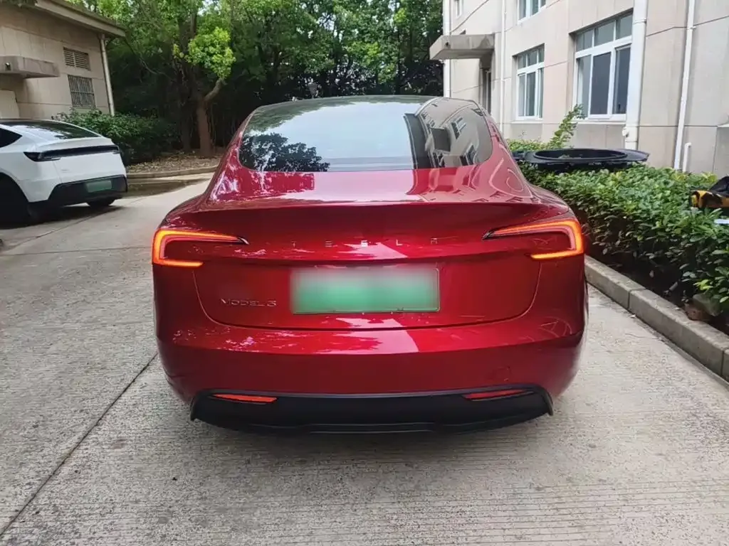 Tesla Model 3 — фото 4