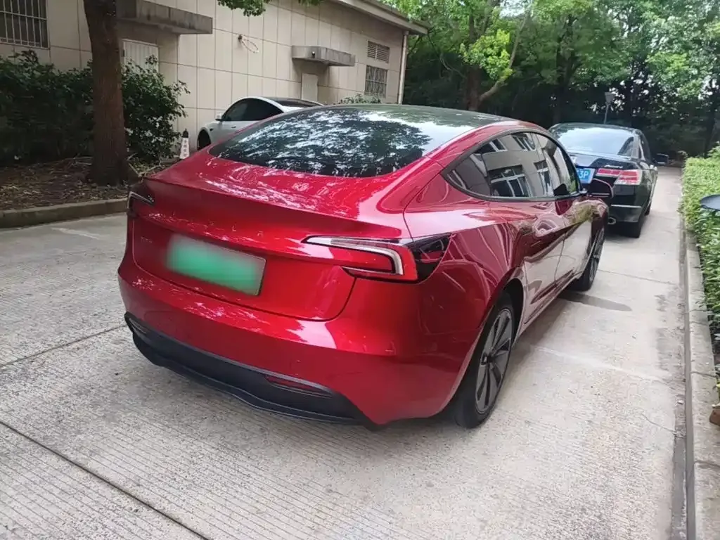 Tesla Model 3 — фото 9