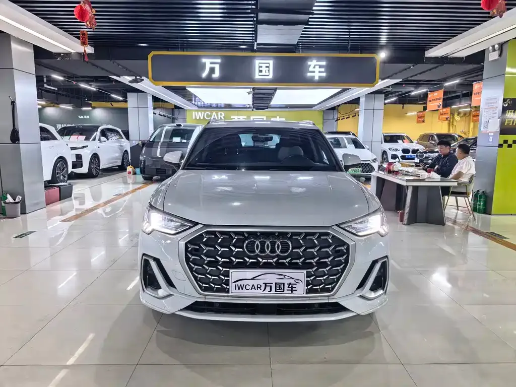 Audi Q3 — фото 1