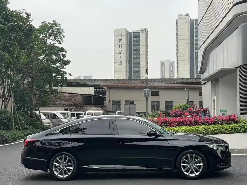 Honda Accord — фото 8