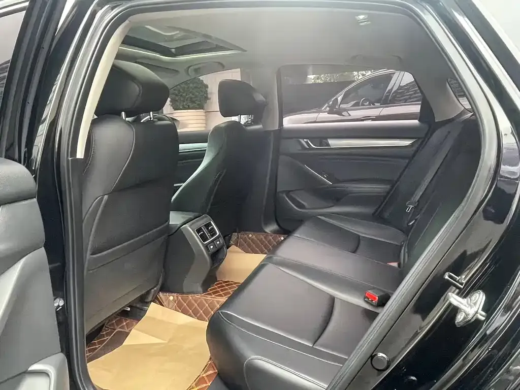 Honda Accord — фото 6