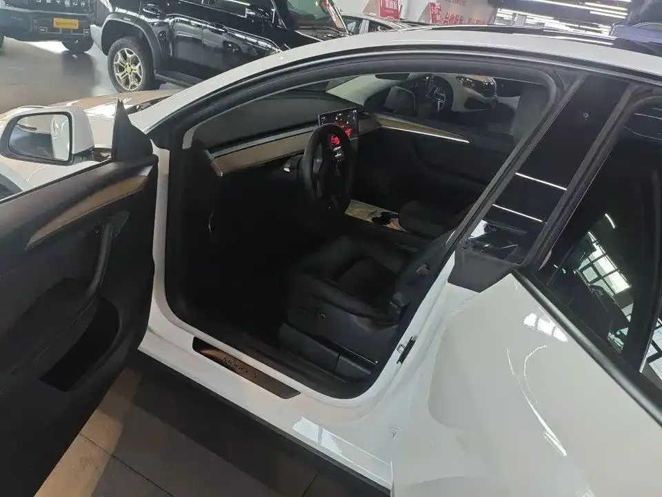 Tesla Model Y — фото 9