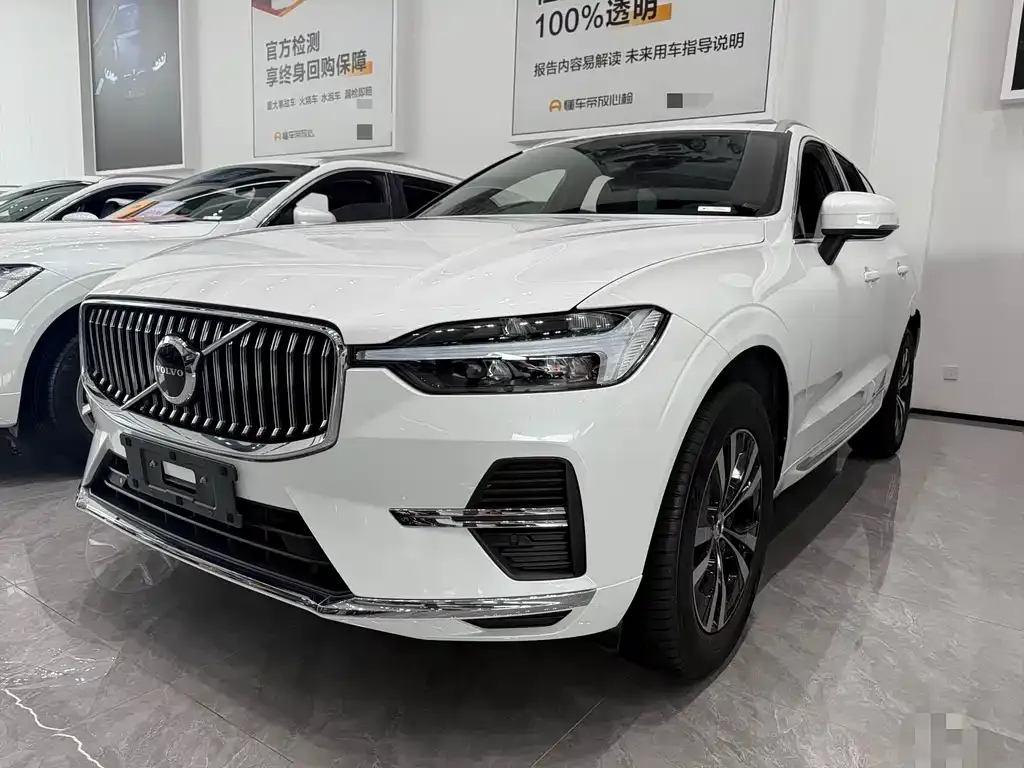 Volvo XC60 — фото 1