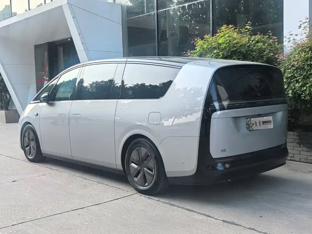 Li Auto MEGA — фото 3
