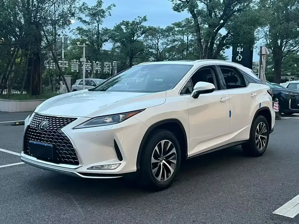 Lexus RX — фото 1