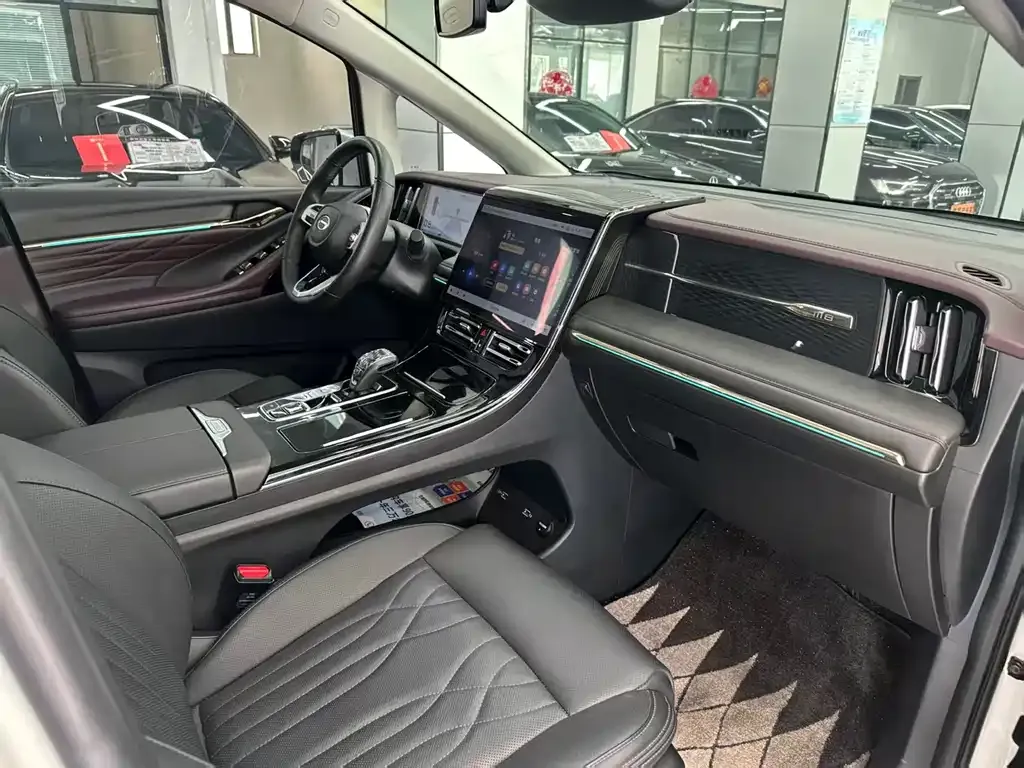 GAC Motor Trumpchi M8 — фото 10