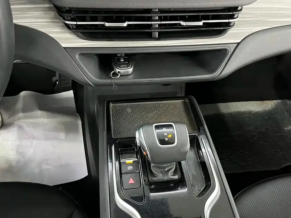 Hongqi E-QM5 — фото 2