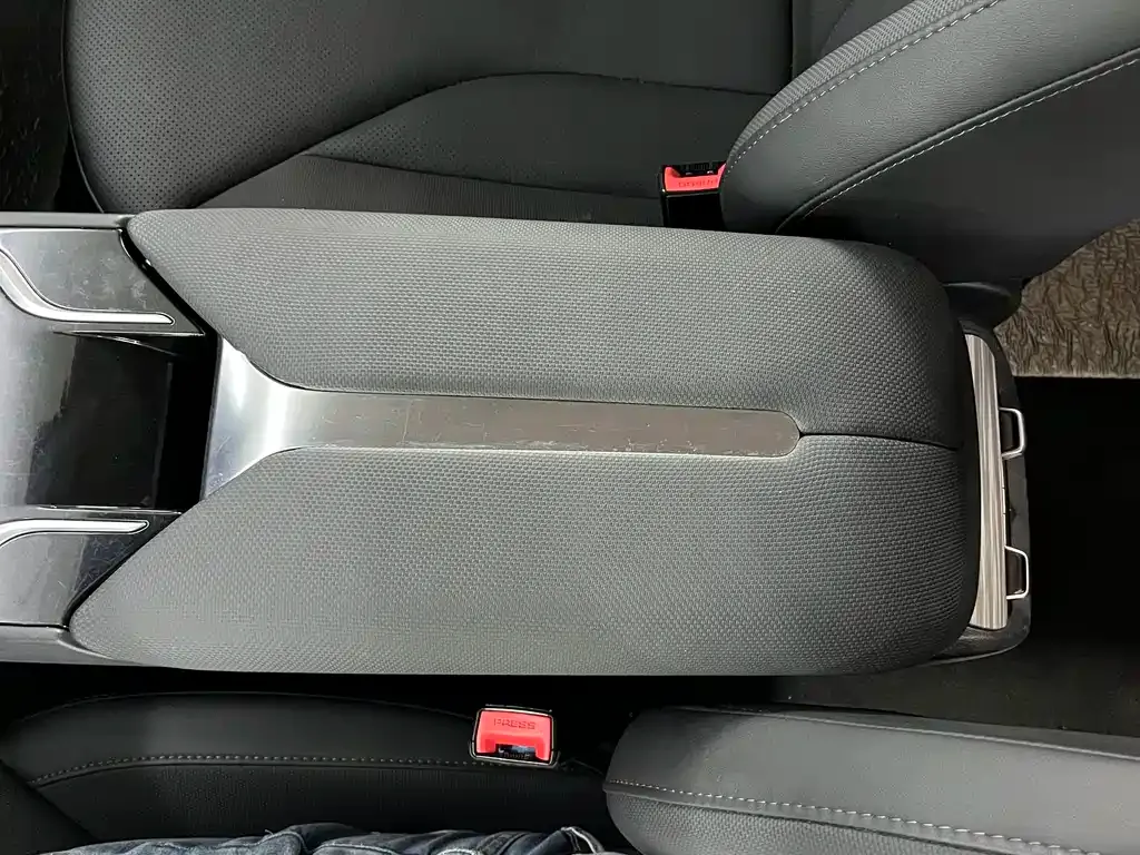 Hongqi E-QM5 — фото 4