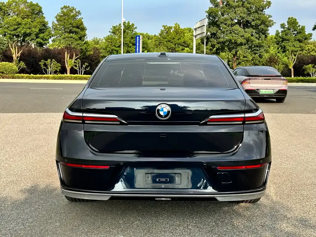 BMW 7 Series — фото 9