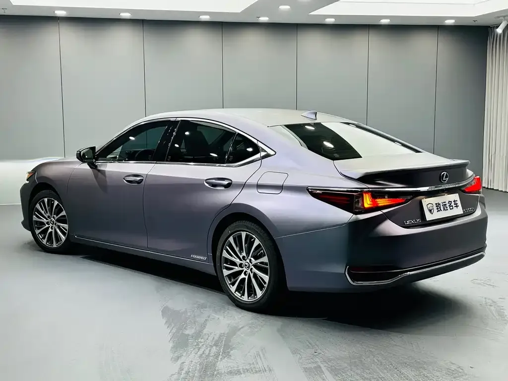 Lexus ES — фото 8