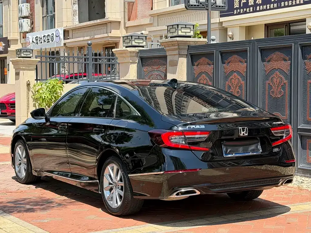Honda Accord — фото 9