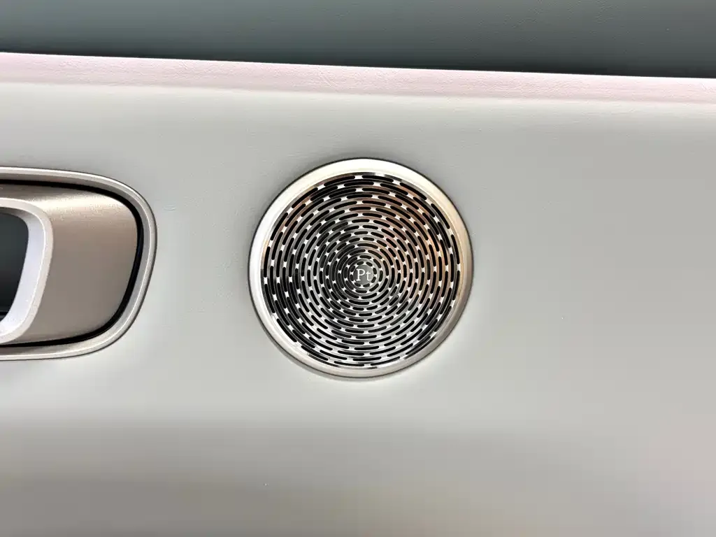 Li Auto i6 — фото 3