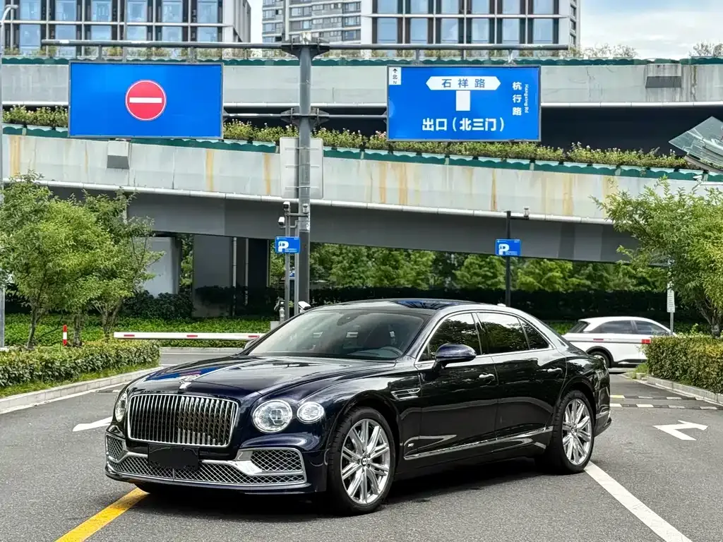 Bentley Flying Spur — фото 5