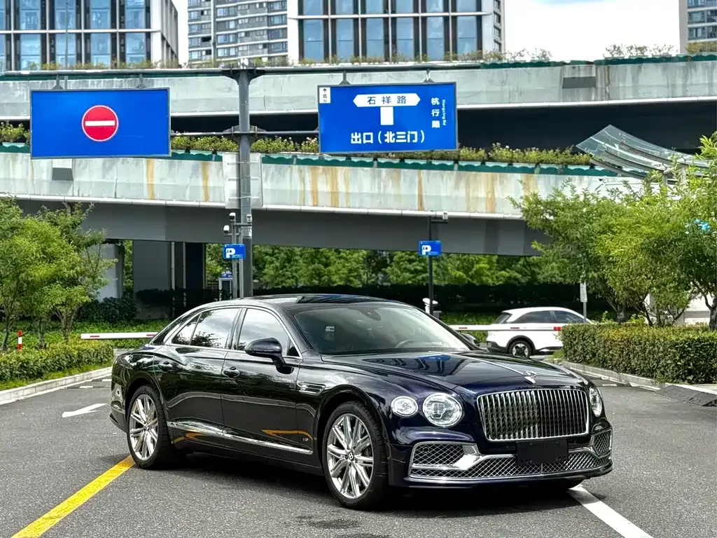 Bentley Flying Spur — фото 6