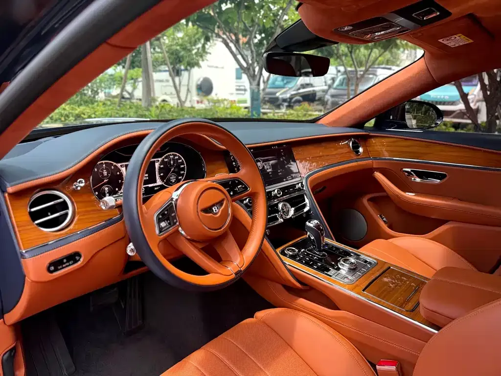 Bentley Flying Spur — фото 3