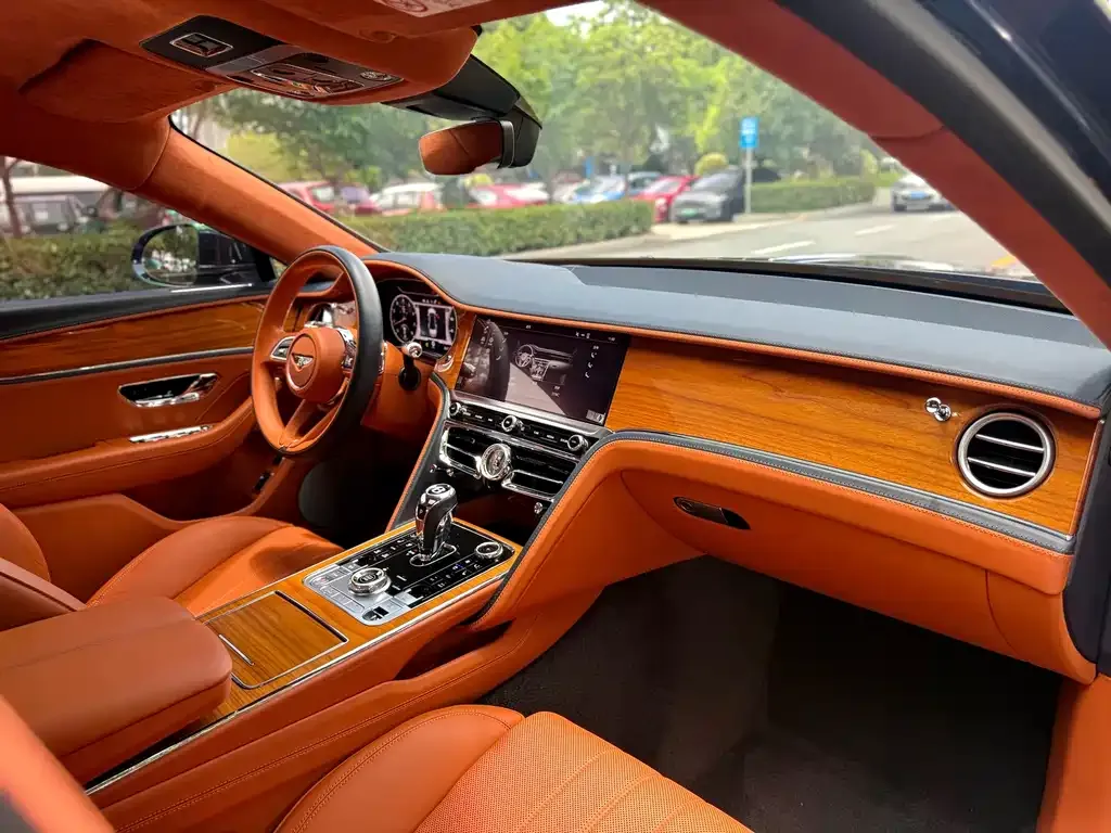 Bentley Flying Spur — фото 4