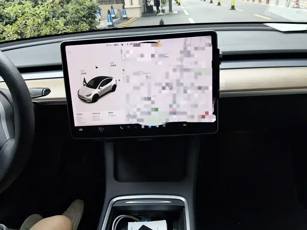 Tesla Model Y — фото 9
