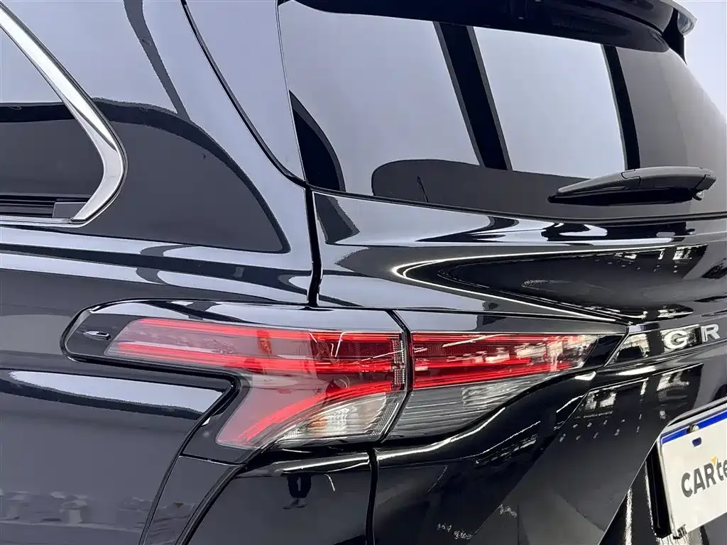 Toyota Granvia — фото 10