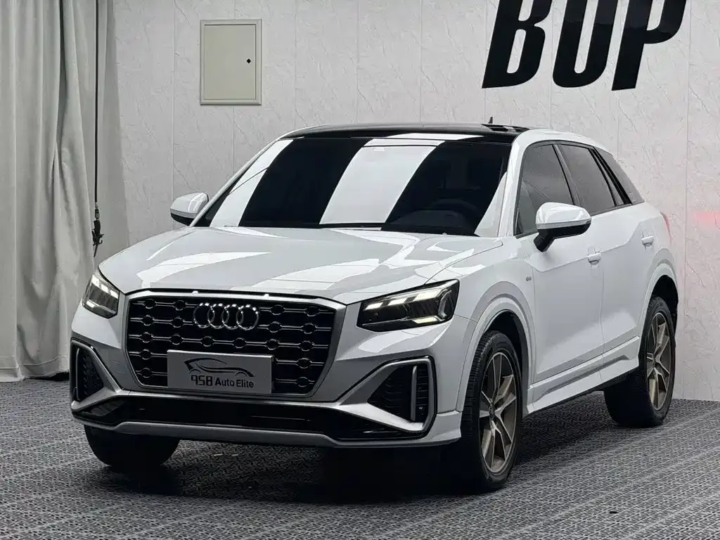 Audi Q2L — фото 1