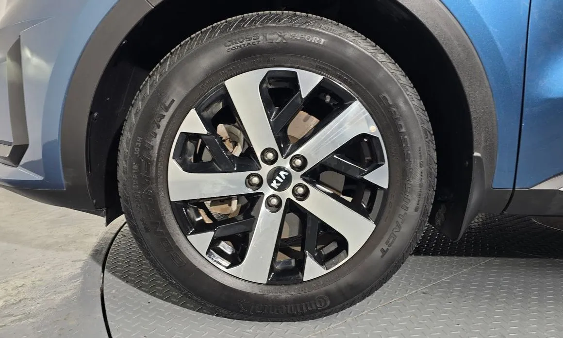 Kia Sorento — фото 10