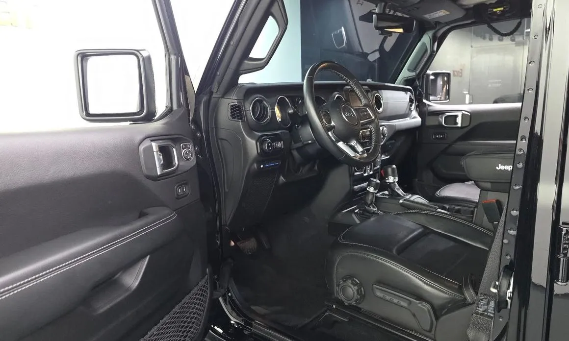 Jeep Wrangler — фото 8