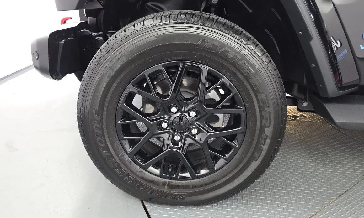 Jeep Wrangler — фото 10