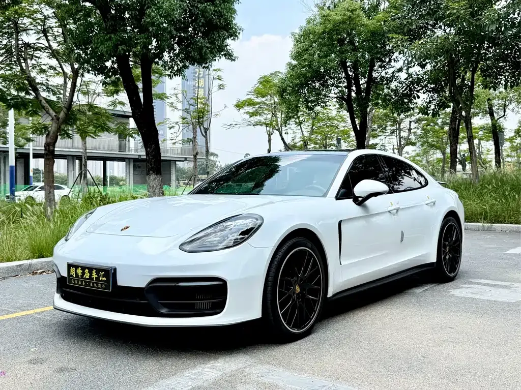 Porsche Panamera — фото 1