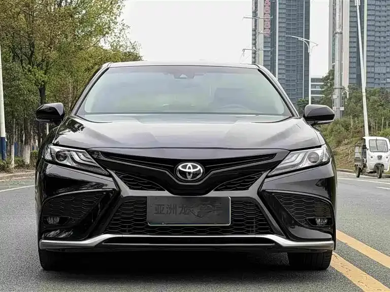 Toyota Camry — фото 4