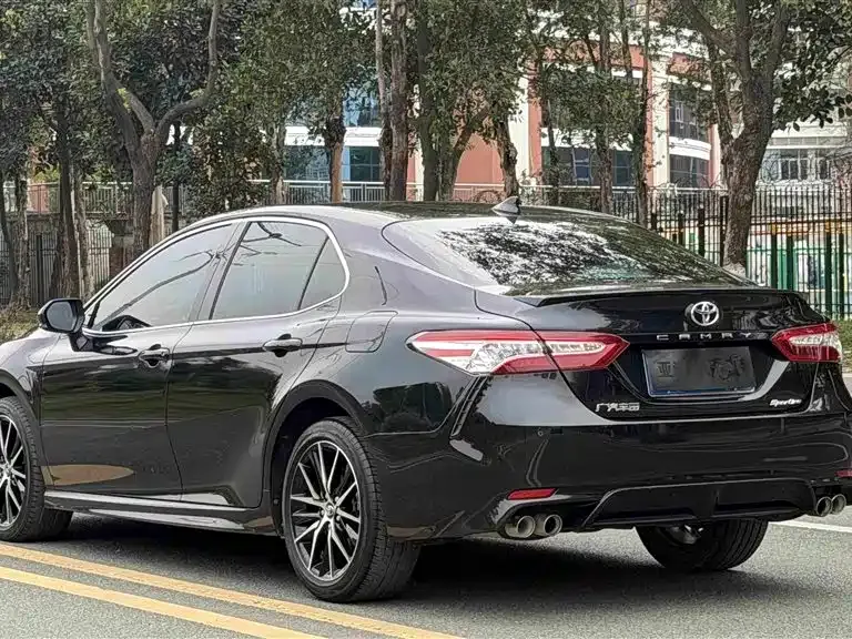 Toyota Camry — фото 5