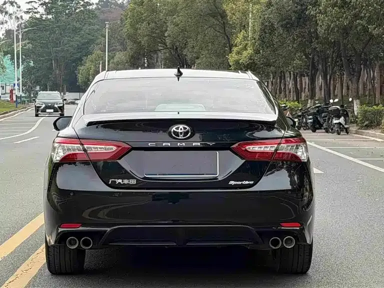 Toyota Camry — фото 9