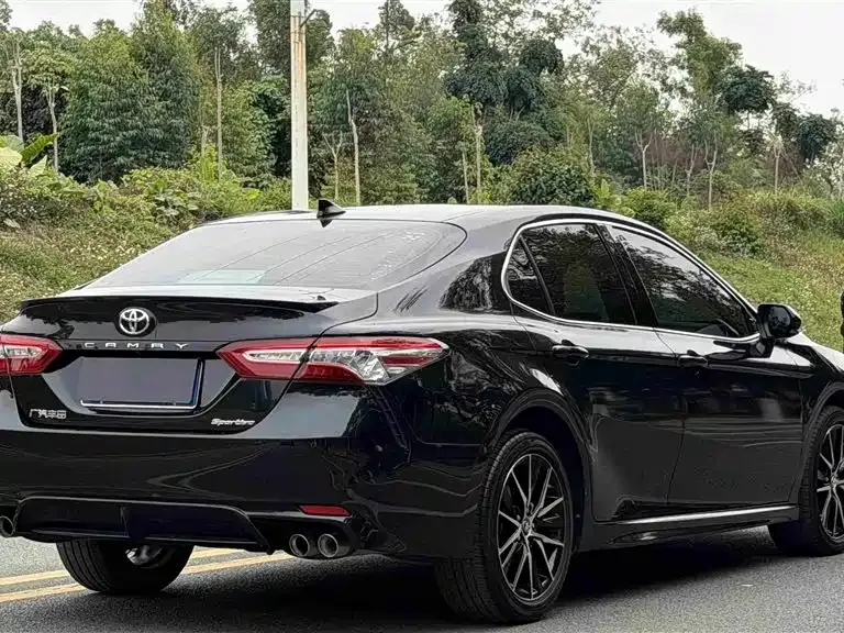 Toyota Camry — фото 8