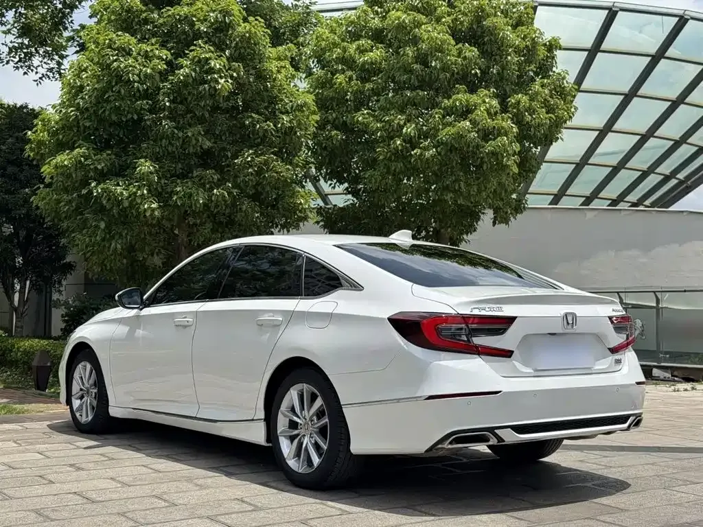 Honda Accord — фото 8