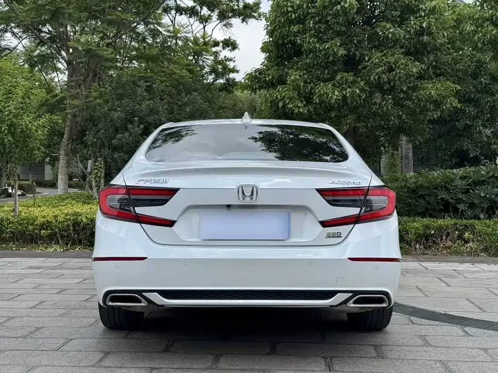 Honda Accord — фото 10