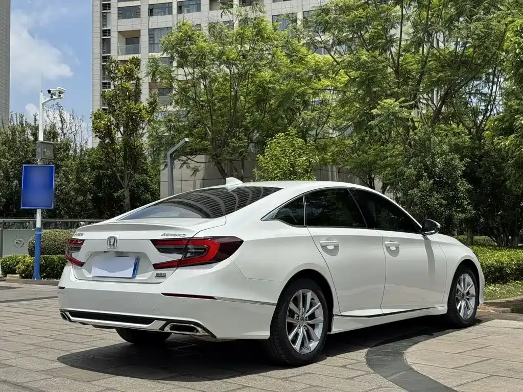 Honda Accord — фото 9