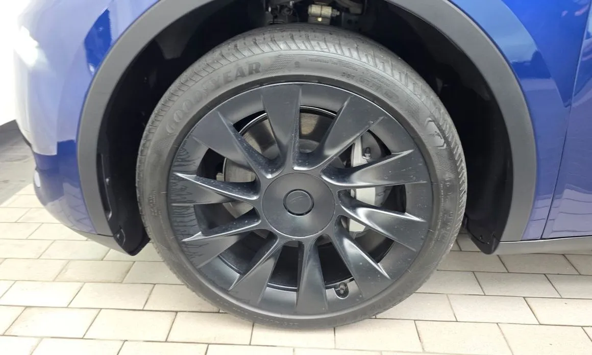 Tesla Model Y — фото 9
