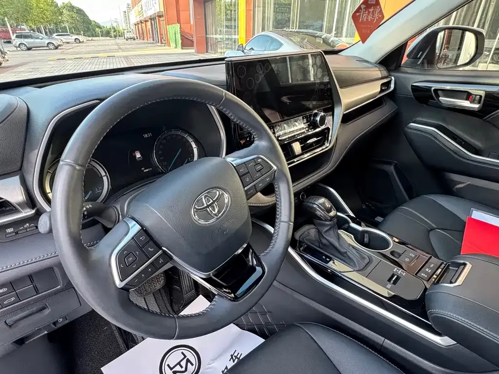 Toyota Highlander — фото 10