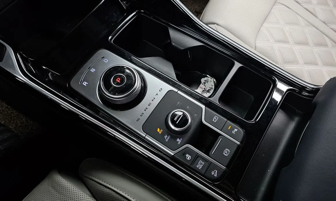 Kia Sorento — фото 8