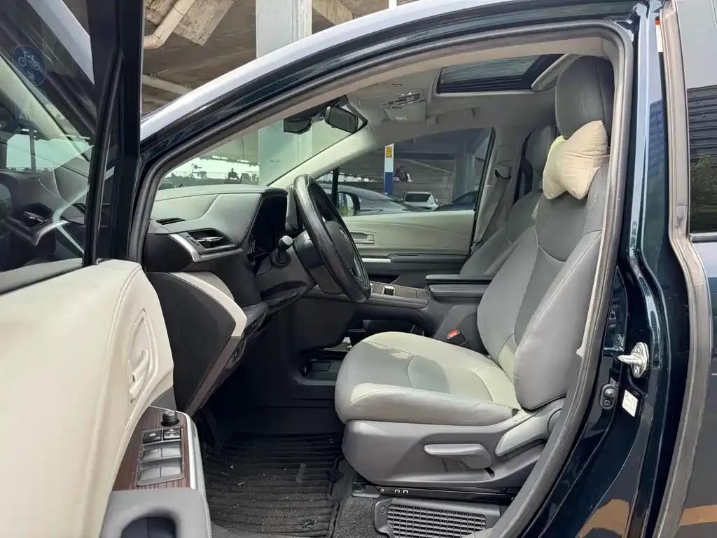 Toyota Granvia — фото 9